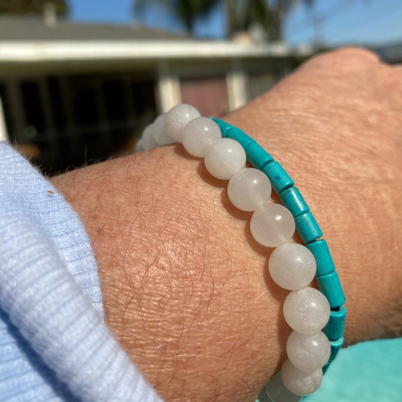 Turquoise and white bracelet - Picture 3 of 3